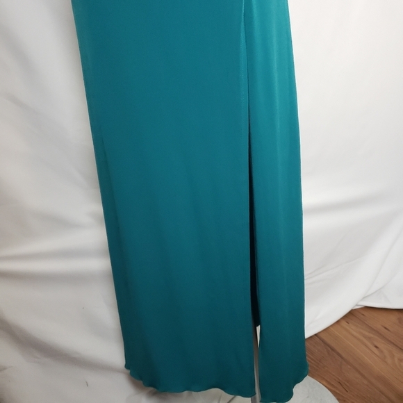 Sleeveless green gown nwot - Picture 5 of 8